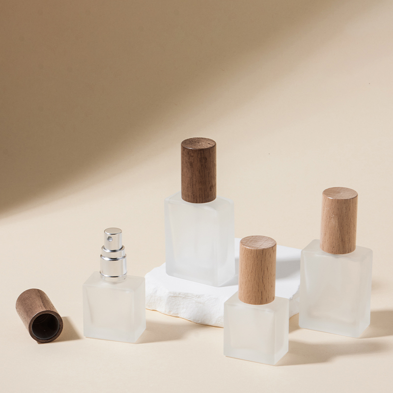 나무 뚜껑이 달린 10ml 15ml 정사각형 유리 향수 스프레이 병